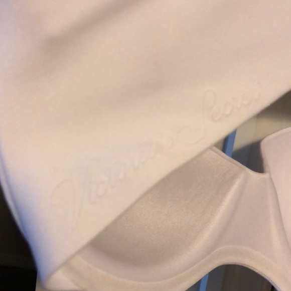 2 Victoria Secret lightly lined bras 36D - Picture 4 of 6